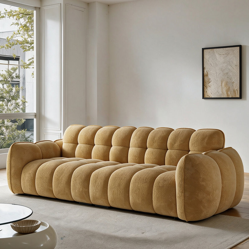 Canapé en tissu luxueux de style français.