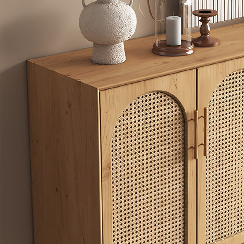 Buffet moderne en pin naturel avec portes en rotin