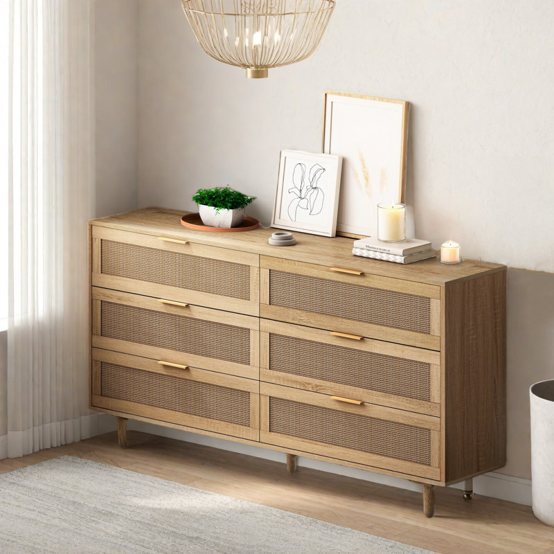 Commode Effrosini, Naturel