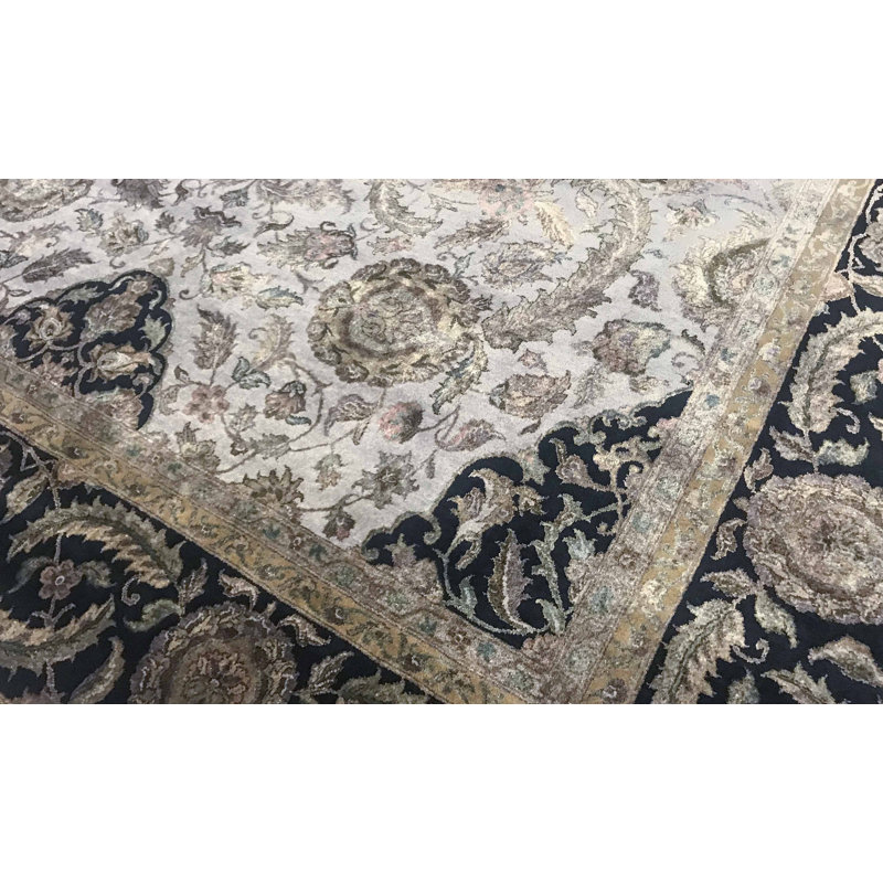 Hand-Knotted High-Quality Gray Area Rug