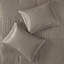 Édredon 7 pièces pour très grand lit taupe Charmeuse, coussins décoratifs et taupe très luxueux, facile à nettoyer
