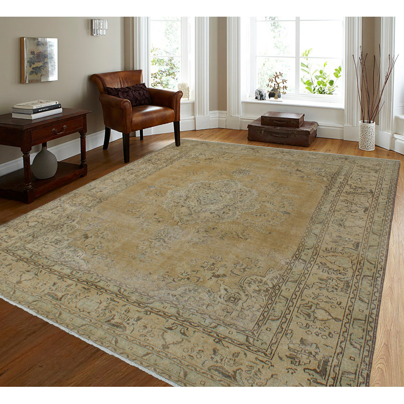 Tapis doré finement vieilli Kaylaann