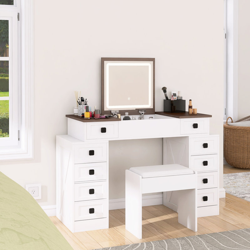 Table de maquillage lumineuse à intensité variable avec grand rangement. 10 tiroirs, blanc et noyer. Miroir pliable pour la conservation de l'espace. Confortable et tabouret généreux.