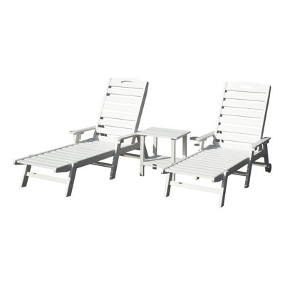 Ensemble de 2 chaises longues en PEHD blanc avec table d'appoint et chaises longues réglables pour l'extérieur