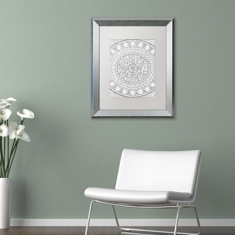 «Petals Mandala», impression encadrée, H 20 po x l 16 po x P 0,5 po, Blanc, Cadre argenté