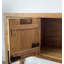 Console d'entrée minimaliste en bois naturel avec grain visible