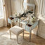 Ensemble de coiffeuse argentée avec miroir rabattable, armoire latérale extensible double, tabouret rembourré et plusieurs tiroirs pour chambre à coucher