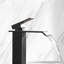 Robinet de salle de bain à cascade, robinet de meuble-lavabo à poignée simple-118499374