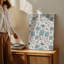 La toile crée un motif sans couture avec une variété de Doodles à thème éducatif, y compris des fournitures scolaires comme des sacs à dos, art mural-1794208732