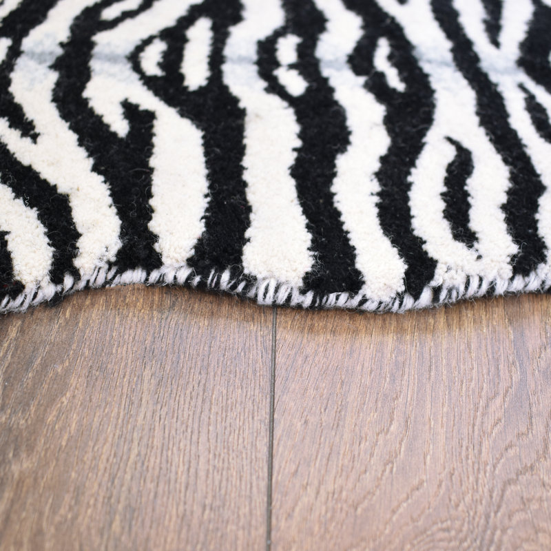 Tapis noir / blanc en laine touffetée à imprimé animal Duquense, Nouveauté 2 pi x 3 pi