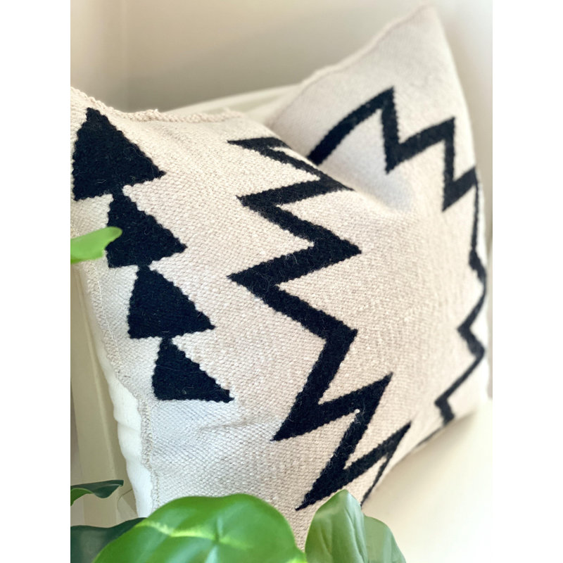 Coussin crème, 1 pi 10 po x 1 pi 10 po