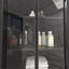 Armoire de rangement d'angle moderne à 3 niveaux avec portes en verre trempé, tablettes amovibles et structure en métal - Organisateur autoportant pour la salle de bain, la cuisine, la chambre à coucher, le salon ou les petits espaces