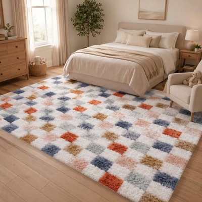 Tapis à carreaux à poils longs avec motif arc-en-ciel