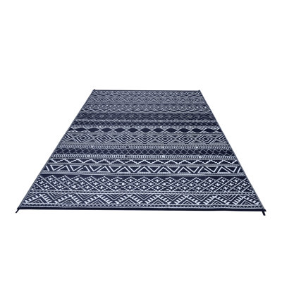 Tapis de paille en plastique 6 x 9 pi d'extérieur, tapis d'extérieur, tapis de camping en plastique réversible, nettoyage facile, tapis de patio sans perte pour l'extérieur, cour arrière, pique-nique, patio, terrasse, bleu foncé / blanc
