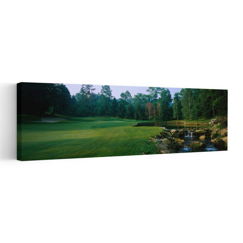 Ruisseau dans un terrain de golf, Laurel Valley Golf Club, Ligonier, Pennsylvanie, États-Unis, H 48 po x l 16 po