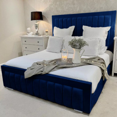 Alondrea Upholstered Panel Bed 