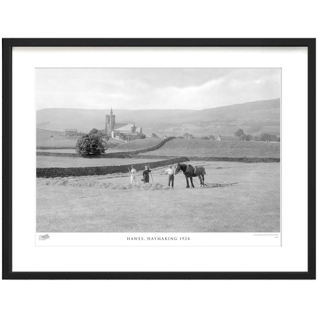 Gerahmtes Papierbild - Fotografie „Hawes, Haymaking 1924”