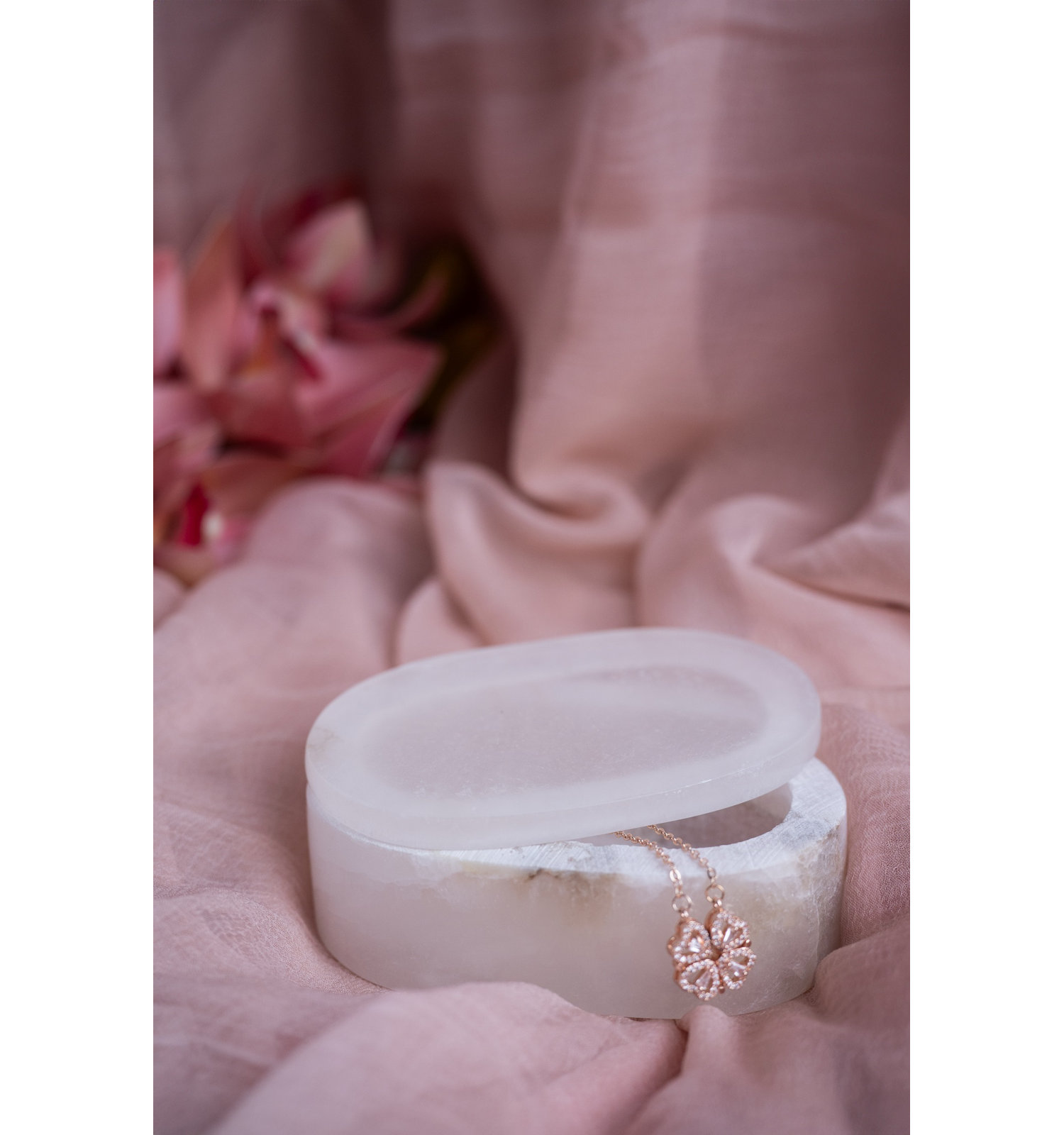 Claudine Oval Display Box, 1.38" H x 4" W x 2.5" D