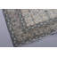 Authentique grand tapis turc au design tribal idéal pour accentuer votre espace de salon dans un magnifique ton beige