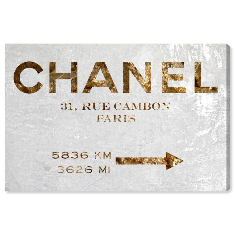 «Fashion and Glam Couture Road Sign», peinture sur toile, H 36 po x l 54 po, Toile tendue, Sans cadre