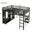 Grand lit mezzanine en métal avec garde-robe intégrée, bureau et tablettes de rangement pour un espace de vie écoénergétique