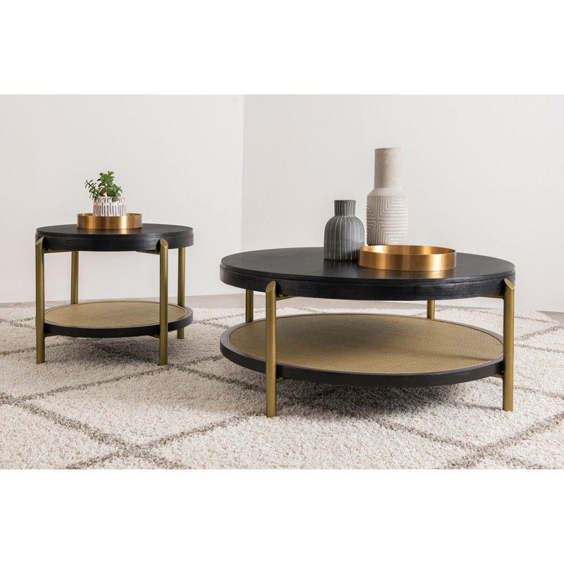 Table basse ronde avec finition noire, tablette de rangement et bois exotique asiatique pour l'aménagement des espaces de vie. Conception double naturelle et pratique.