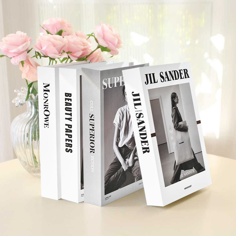 Ensemble de 4 livres en noir et blanc tendance