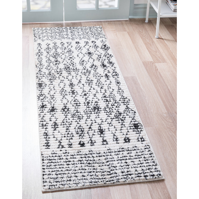 Bragi Geometric Indoor Rug, Runner 2'2" x 6'1"