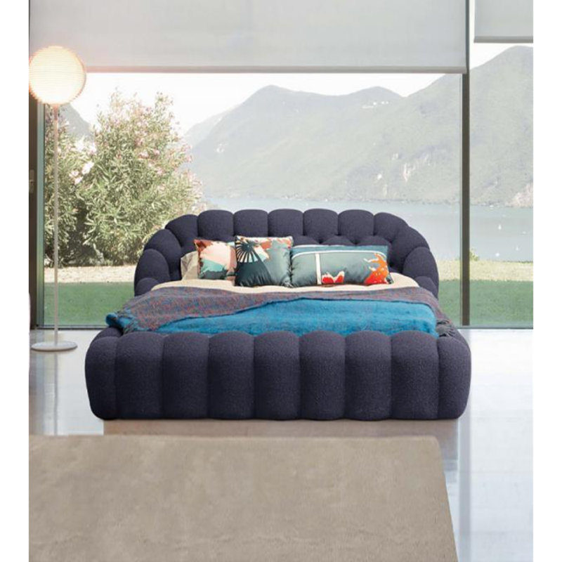 Lit tapissier à bulles Mara avec tête de lit capitonnée et pieds en bois massif Mara, Grand lit