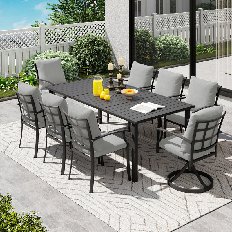 Ensemble de salle à manger de patio en métal noir 9 pièces avec table rectangulaire, 2 chaises pivotantes et coussins gris Maynard