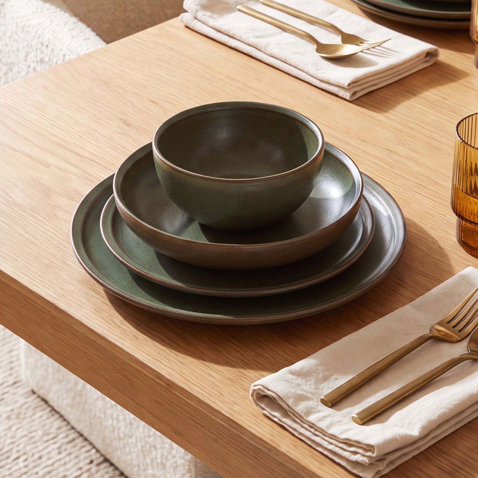 Gibson Elite Beckett Stoneware Reactive Glaze 16 Piece Plates and Bowls Dinnerware Set, Green