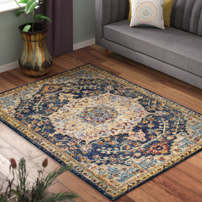 Tapis bleu à motif médaillon