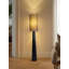 Lampe sur pied moderne en fer et en tissu minimaliste.