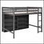Lit mezzanine avec tablettes de rangement ouvertes et échelle intégrée, parfait pour maximiser l'espace dans les petites pièces et les dortoirs