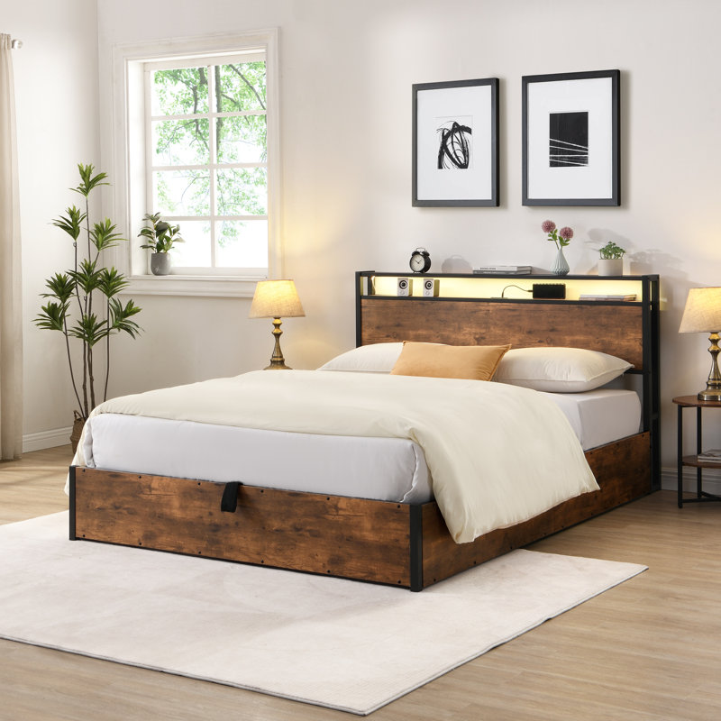 Base de lit grand avec rangement pour tête de lit avec tête de lit bibliothèque, éclairage DEL et station de charge - plateforme en bois, sans sommier, brun rustique