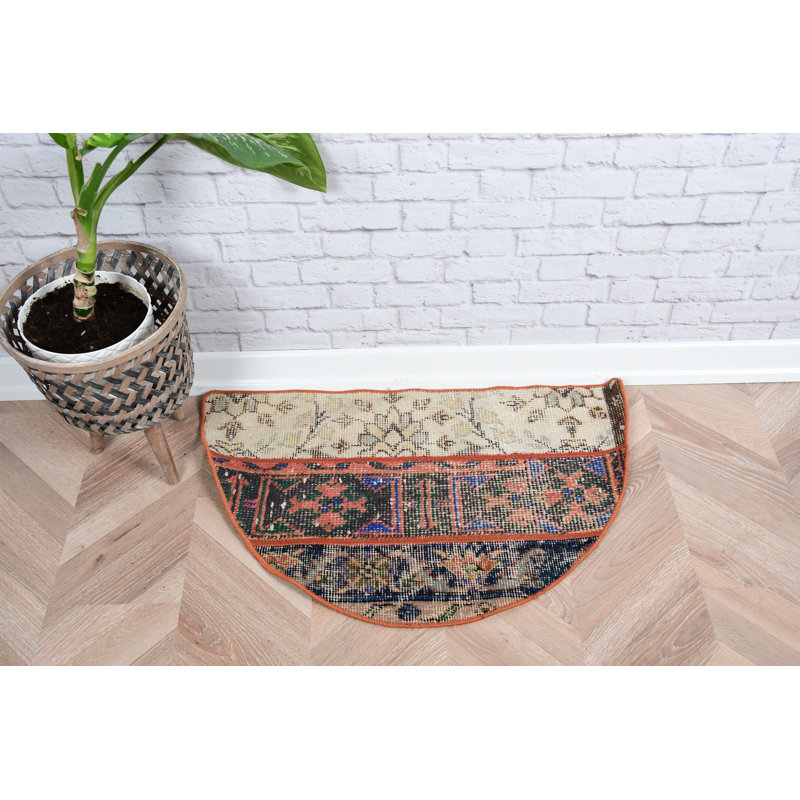 Tapis turc rétro fait à la main avec motifs floraux et géométriques pour une décoration intérieure unique