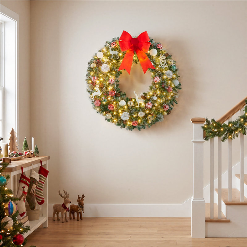 Couronne de Noël artificielle givrée pré-éclairée, 36 po