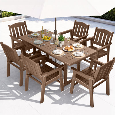Ensemble de salle à manger d'extérieur 7 pièces en PEHD résistant aux intempéries, comprenant une table et six chaises empilables. Mobilier de jardin avec trou pour parasol et structure en aluminium. Ensemble moderne pour 6 personnes, idéal pour jardin, terrasse ou porche. Couleur : marron.