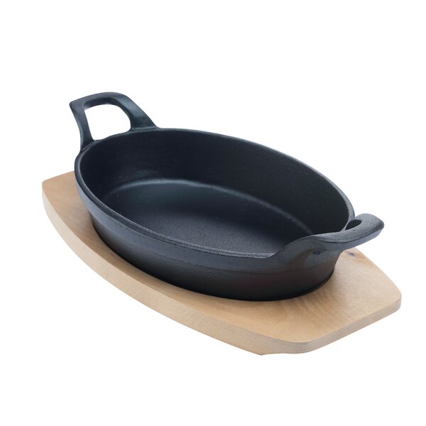 Choice 9 1/4 x 7 Oval Pre-Seasoned Cast Iron Fajita Skillet with Natural  Finish Wood Underliner and Black Cotton Handle Cover