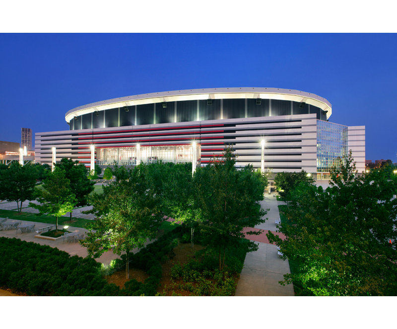 Georgia Dome, H 16 po x l 24 po