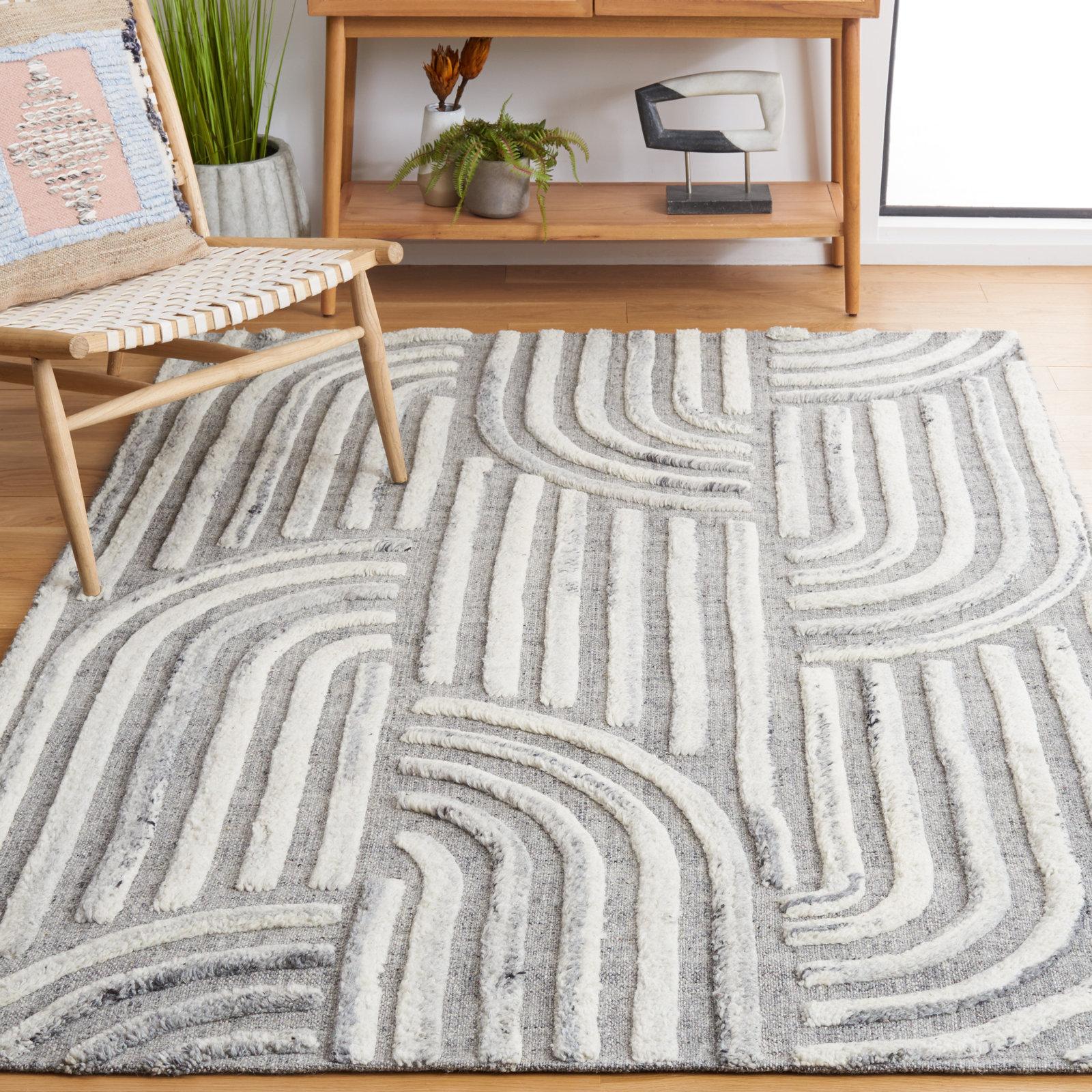 Seri Dark Gray Ivory Hand-Woven Abstract Rug, Rectangle 6' x 9'