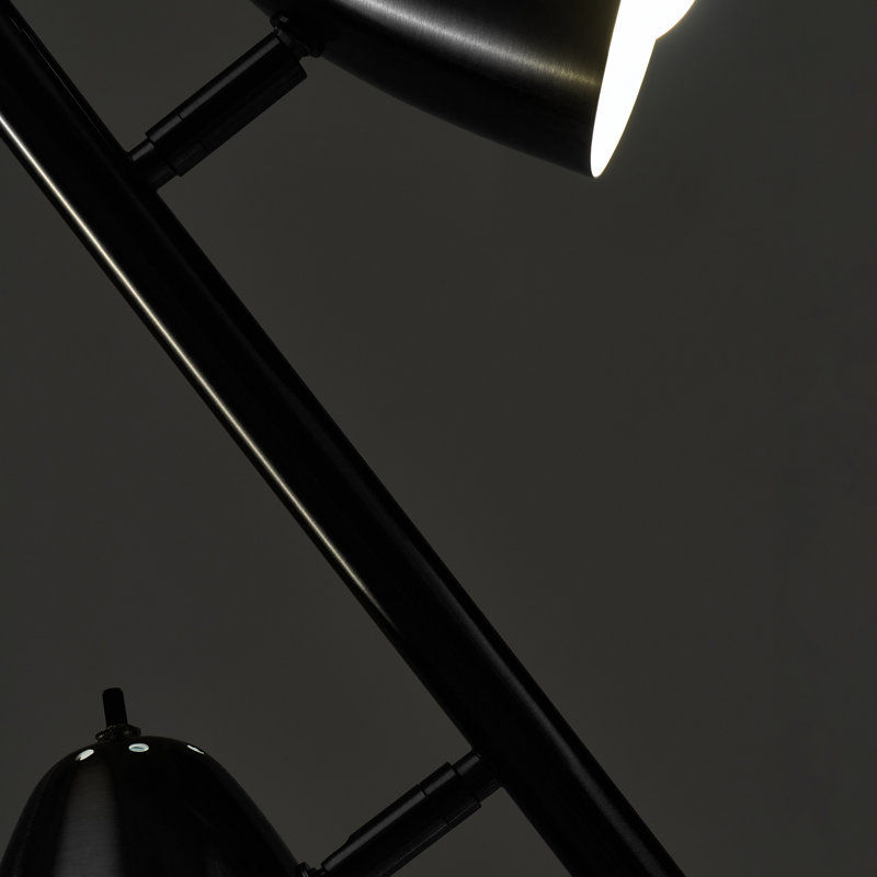 Lampe sur pied moderne à DEL réglable 3 lumières Jacob avec finition noire et abat-jour coniques en métal de 64 po Jacob, ampoules incluses