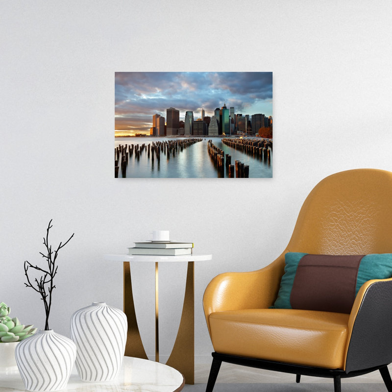 Affiche murale représentant un paysage urbain coloré, dramatique et serein du bord de mer de Manhattan, 16" H x 24" W
