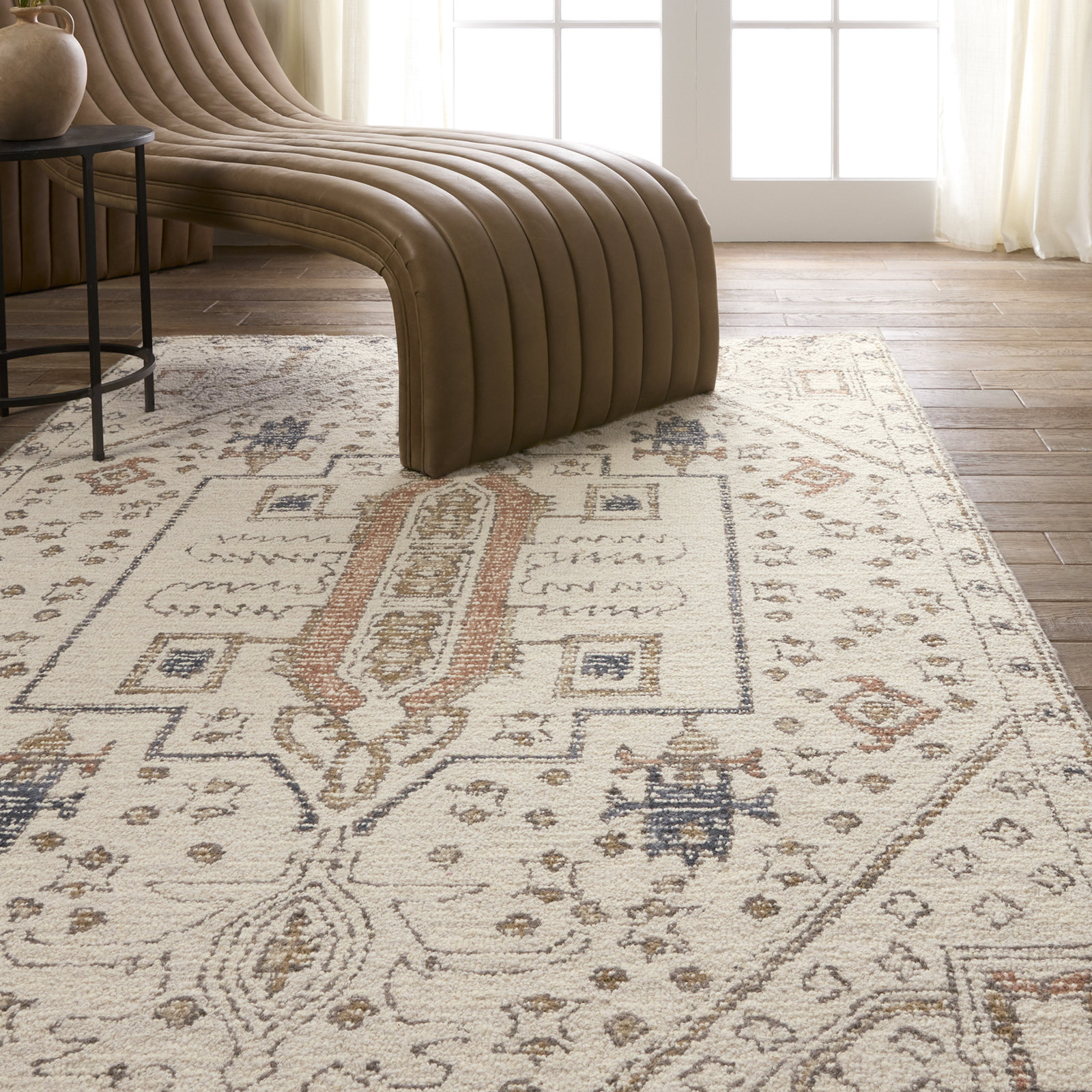 Murphie Handmade Medallion Ivory/Red Area Rug, Rectangle 8' x 10'