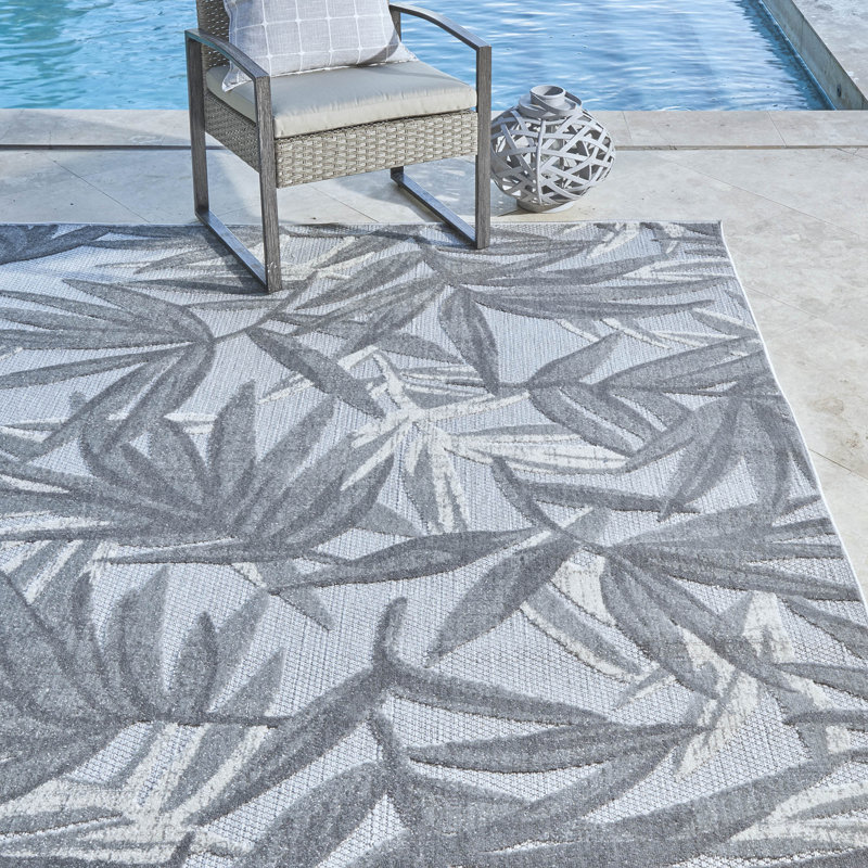 Fosel Gray and Ivory Synthetic 5' x 7' Outdoor Rug