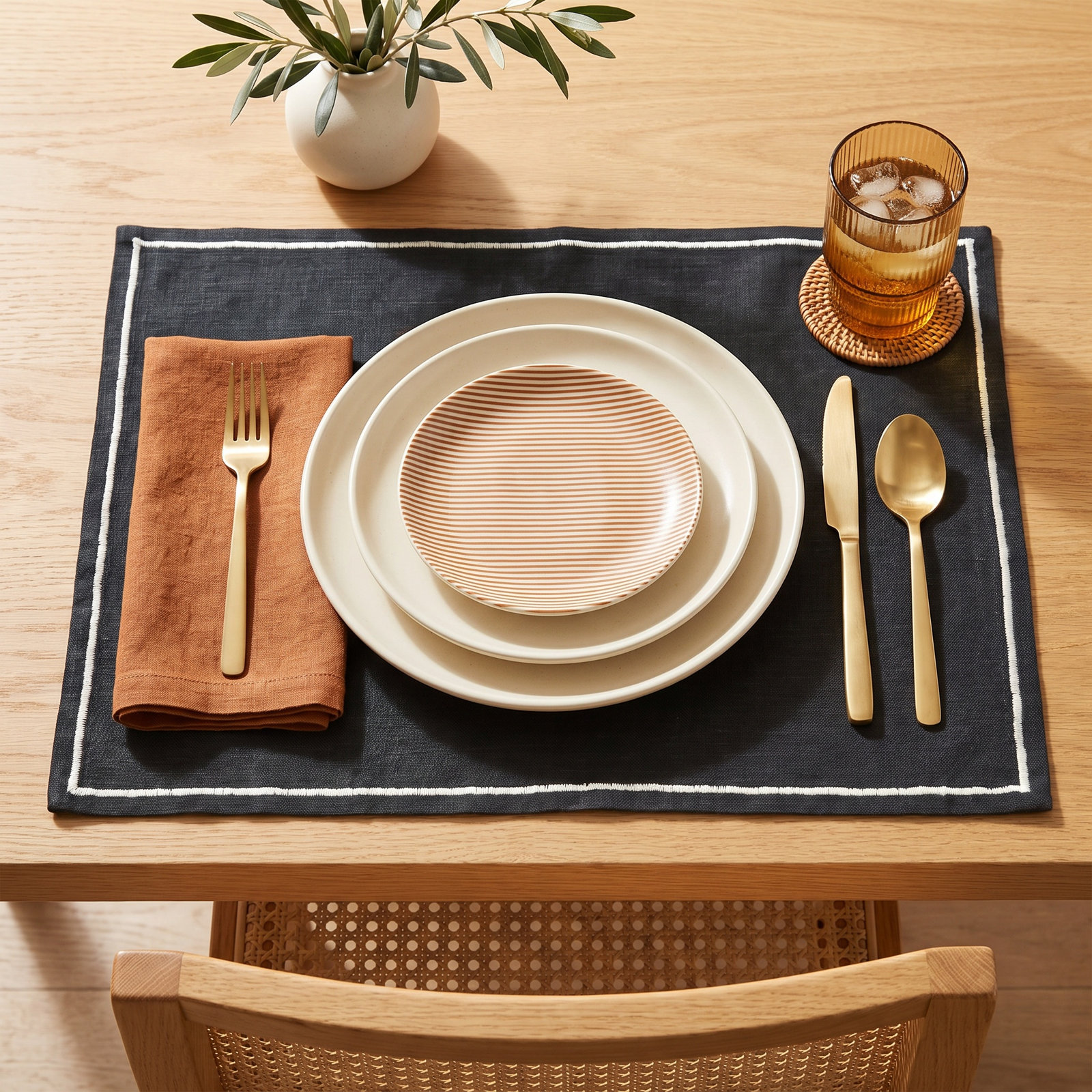 Araceli Collection Araceli Linen Placemat