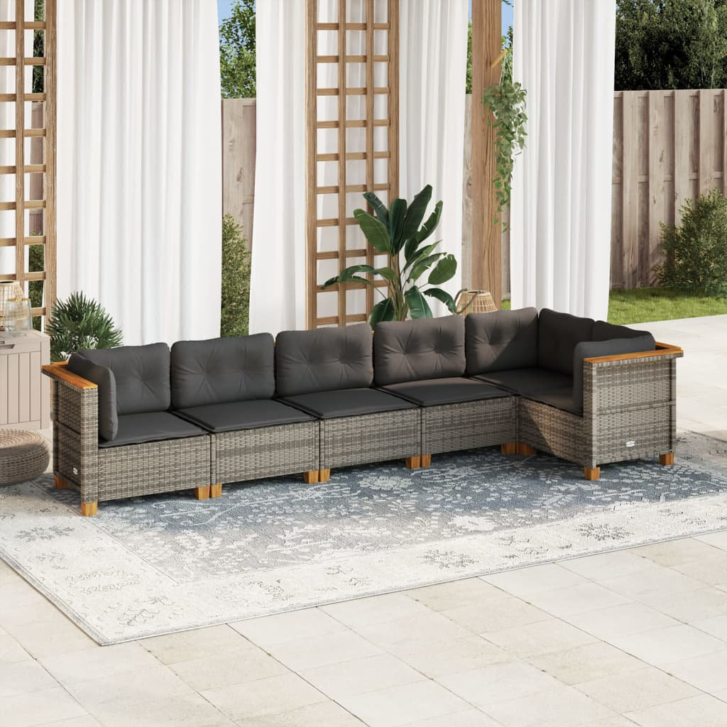 Gartensofa mit Kissen