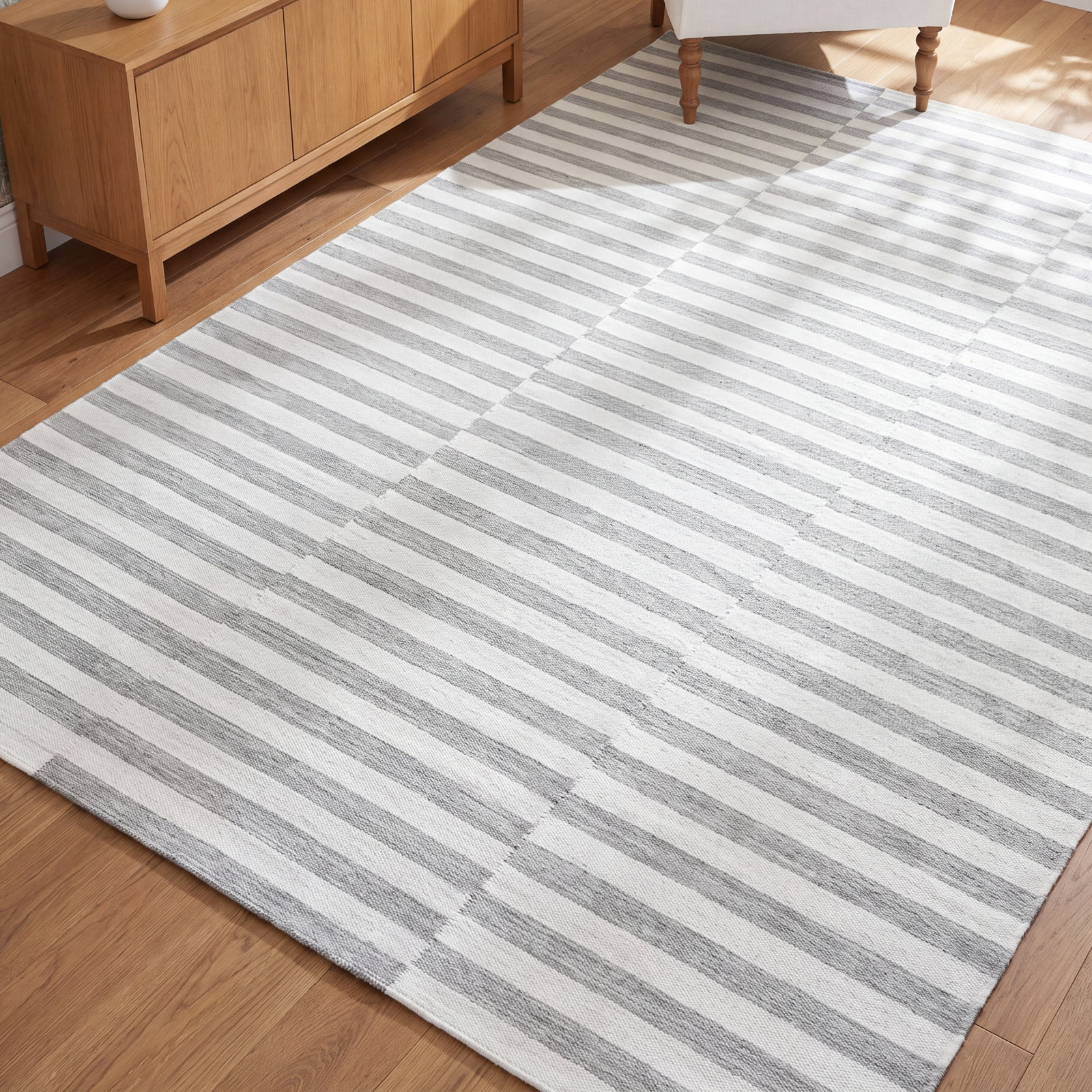 Evett Hand-Woven Striped Rug, Rectangle 5' x 7'6"