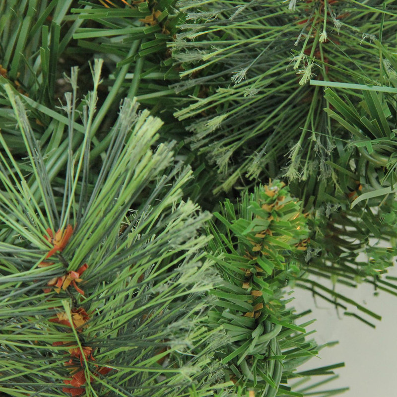 Couronne de Noël artificielle en pin mélangé et cachemire - non éclairée, 36 po