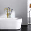 Robinet de baignoire en métal doré avec douche à main, débit d'eau maximal de 3,9 gal / min, profondeur 47,03 po, largeur 6,38 po, boîte de détail incluse, conception concise pour salle de bain moderne